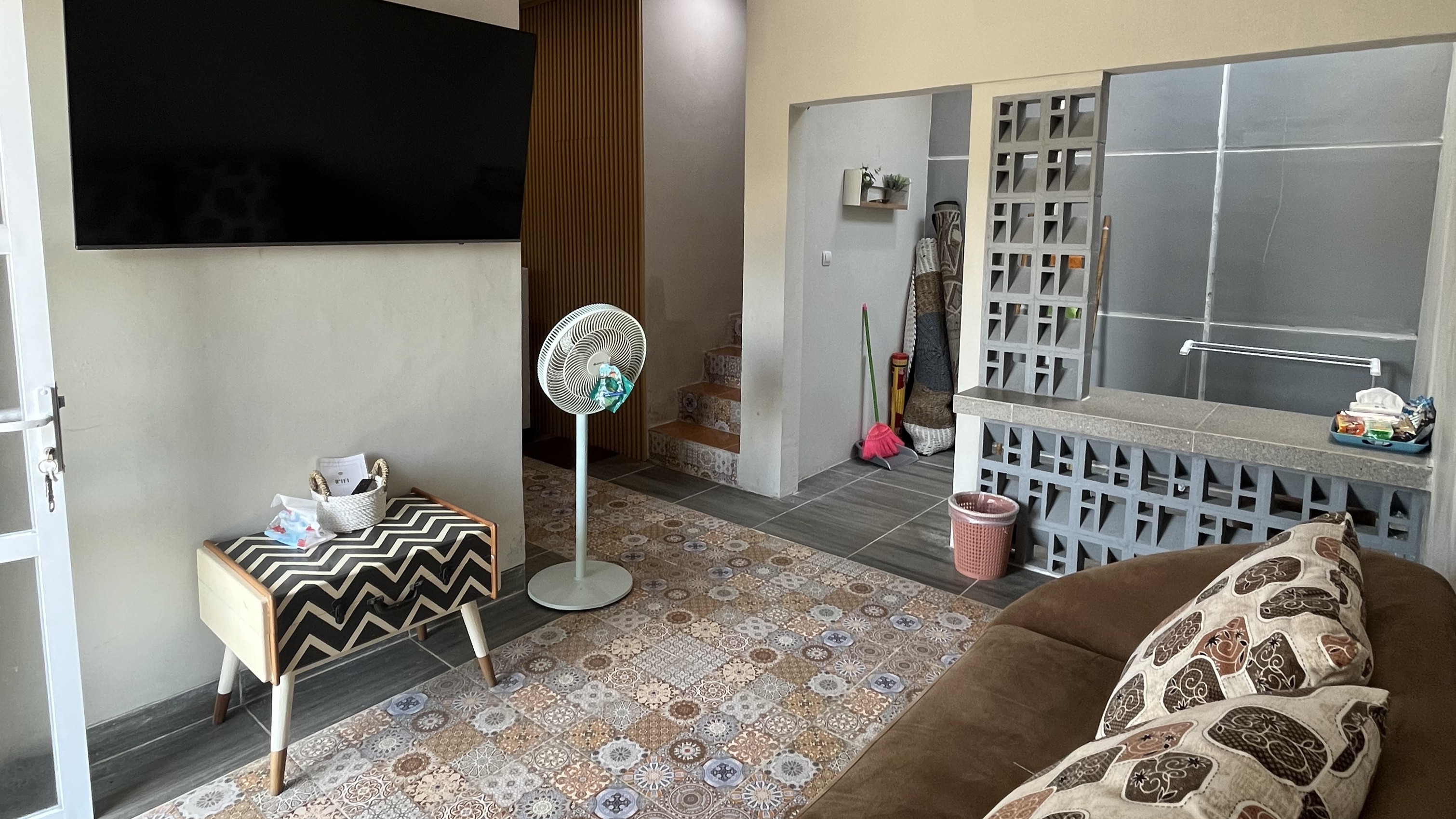 TV & Minibar